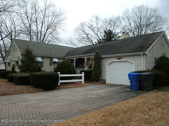 137 Lillian St photo 1