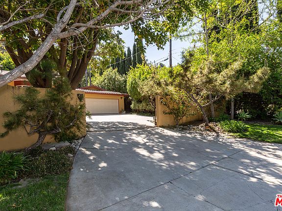 3rd image of 4050 Beverly Glen Blvd