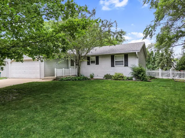 209 East Hilltop TRAIL, Fort Atkinson, WI 53538