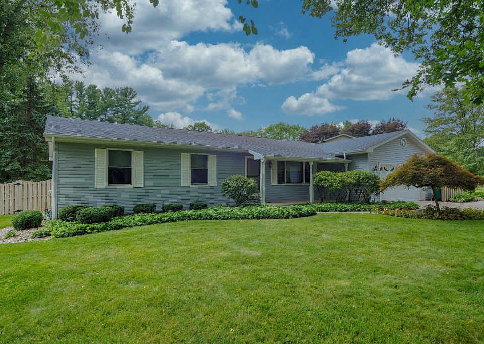 1st image of 111 W Hamilton Ln
