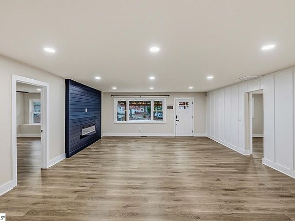 4th image of 303 Watson Rd