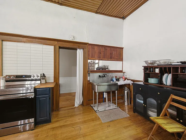 42 Maple St — Photo 9