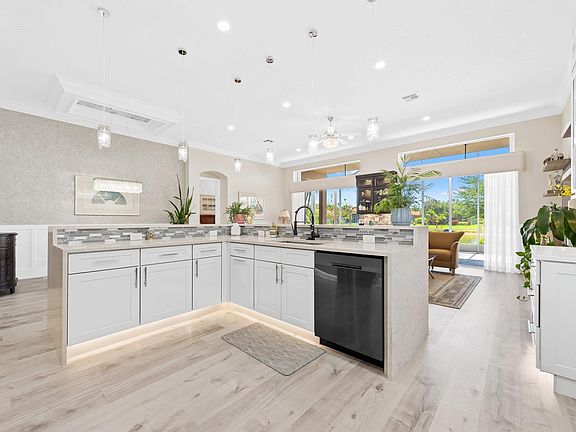 4th image of 9908 Mantova Drive