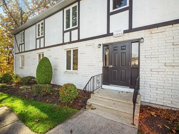 200 Lambert Ter Unit 27, Chicopee, MA 01020