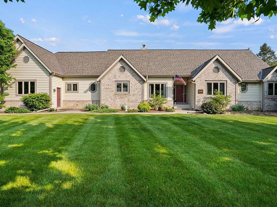 240 Crystal Dr, Hartland, WI 53029 MLS 1835623 Zillow