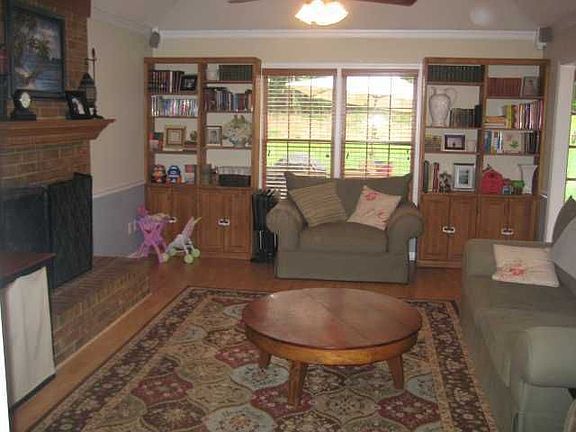 Living Room w/fireplace