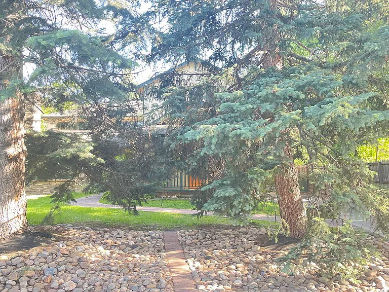560 University Ave — Photo 79
