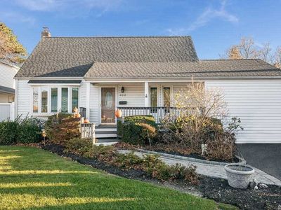412 Heathcote Rd, Lindenhurst, NY, 11757