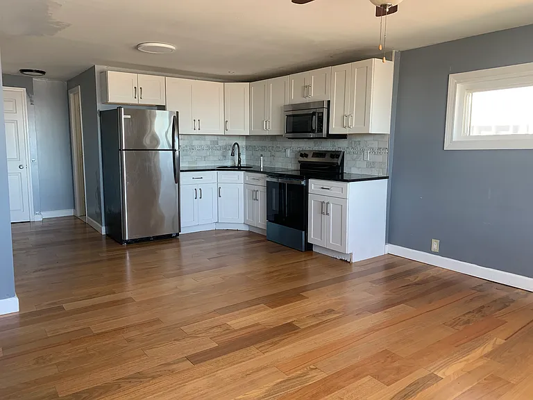 14 Bayville Ave #5 — Photo 3
