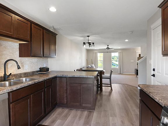 3rd image of 13823 Prospect Dr