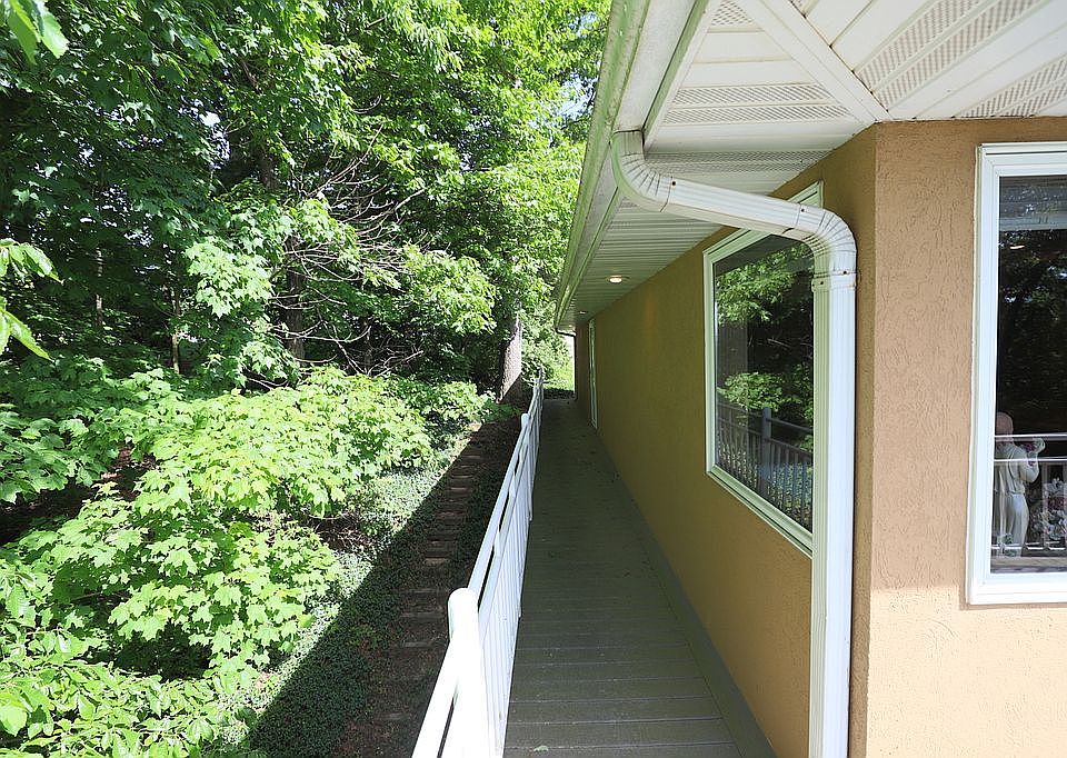 1st image of 803 Fondulac Dr