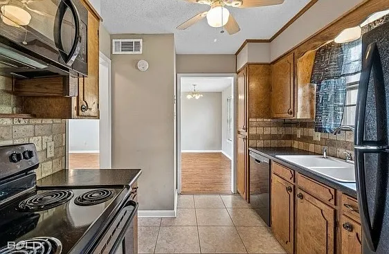 121 Carriage Square Dr — Photo 6