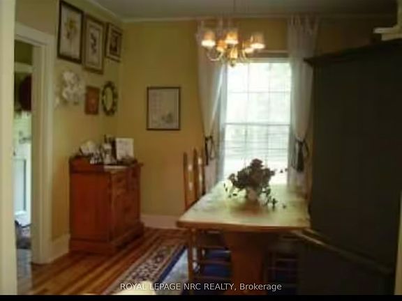 4th image of 156 Mary St