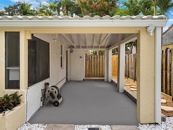 3rd image of 908 SW 18th St