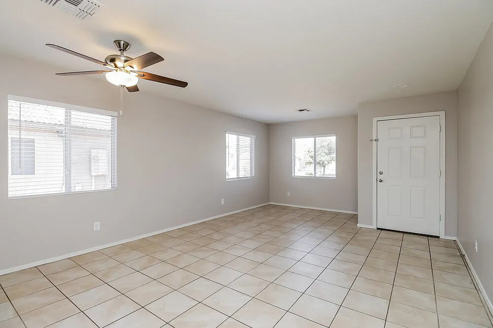 4 bed, 2.5 bath, 1828 sqft, $2,200 — Photo 4