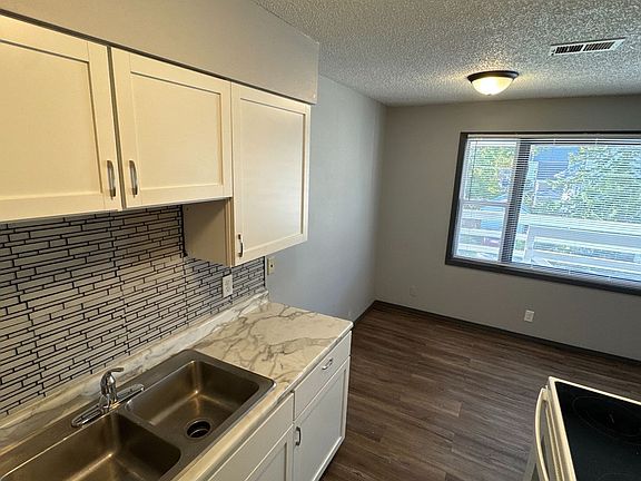 4th image of 2100 Garfield St #9