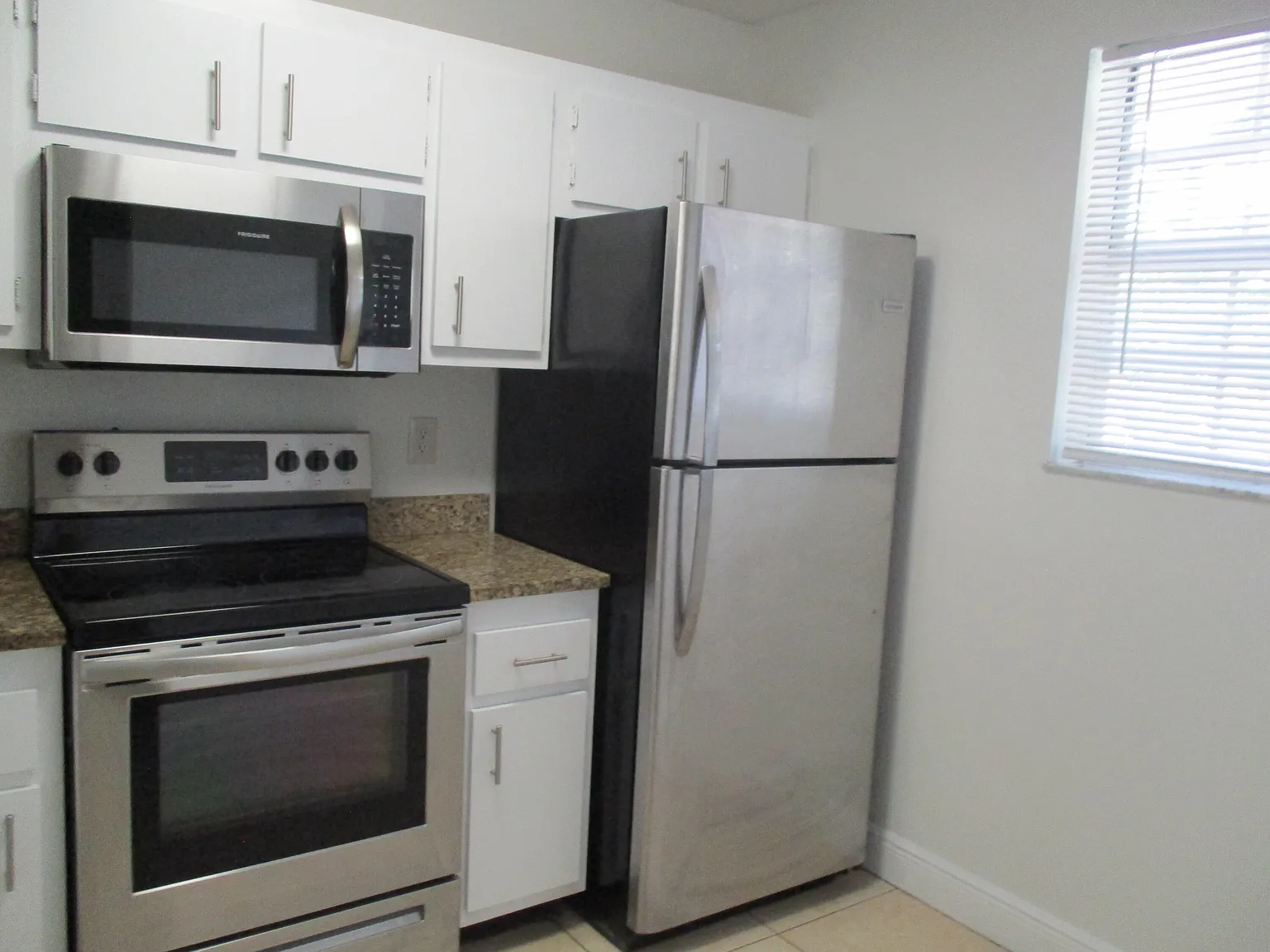 2 bed, 2.0 bath, 914 sqft, $2,100 — Photo 3