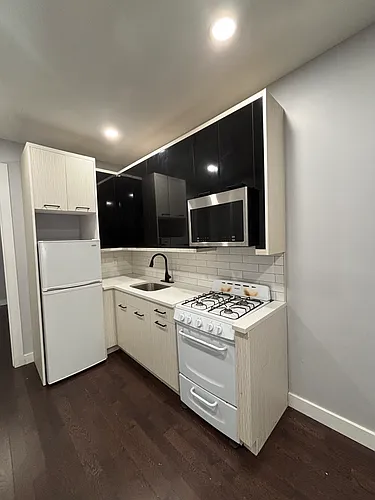 50 Jordan Ave Photo 1