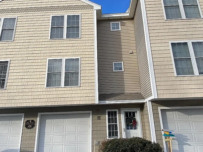 2 bed, 2.5 bath, 1192 sqft, $30,000 — Photo 3