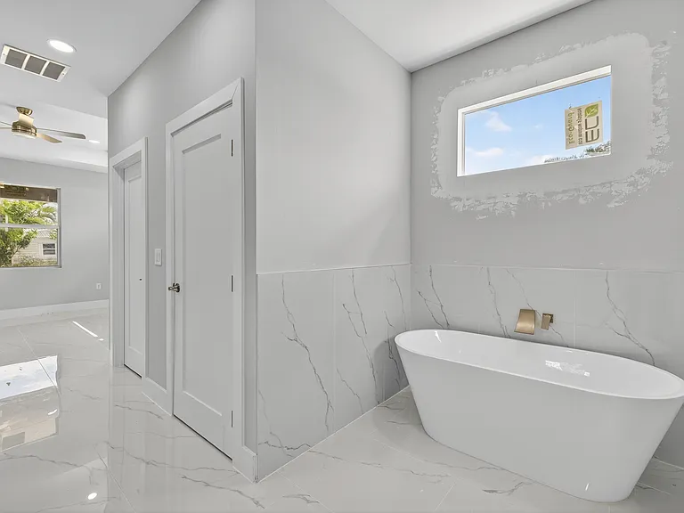 417 Paddock St — Photo 6