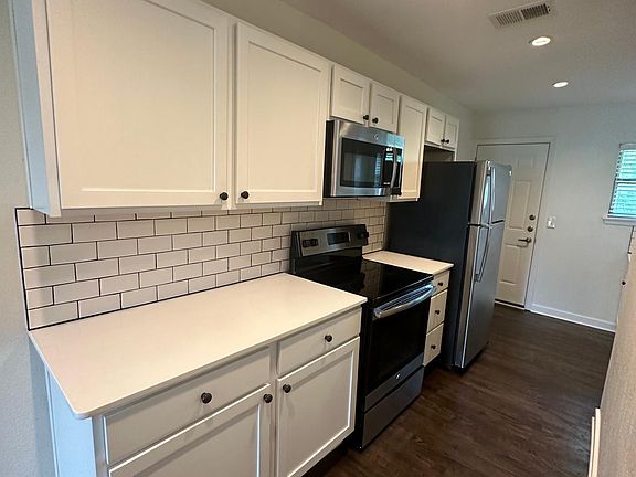 3rd image of 5411 Amherst Cir APT 205