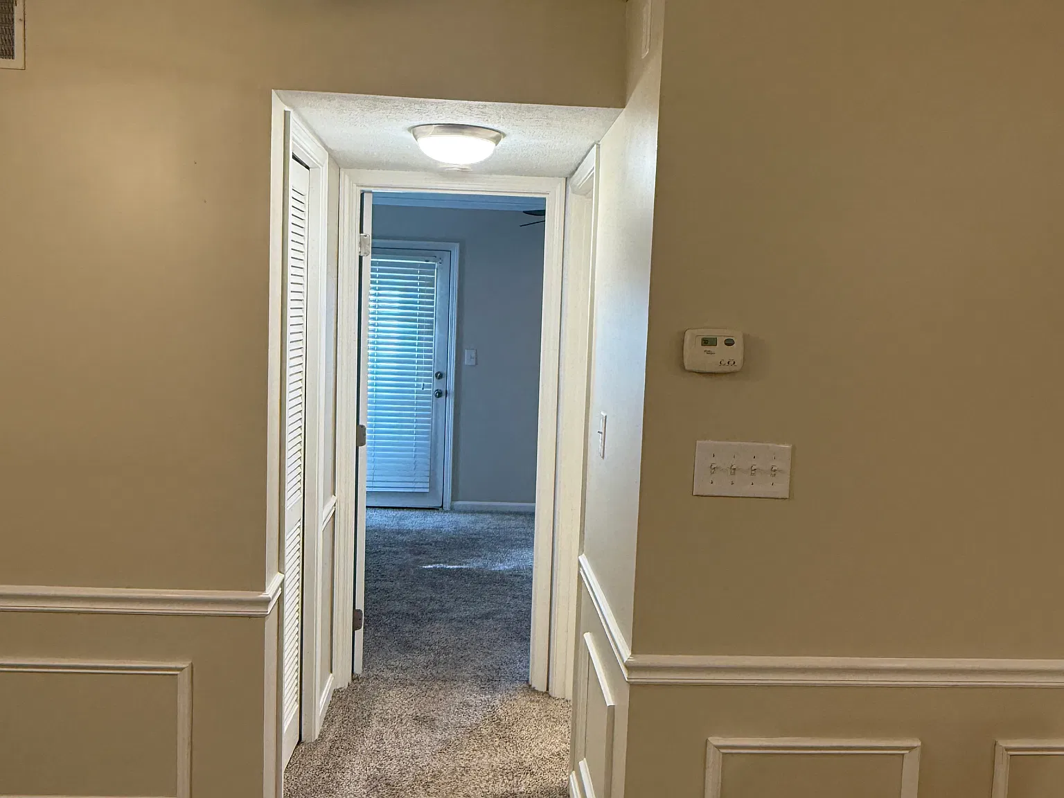 1 bed, 1.5 bath, 780 sqft, $1,100 — Photo 2