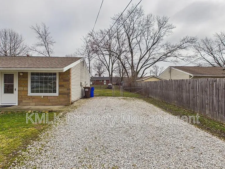3434 Lawndale Dr — Photo 3