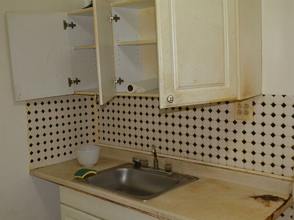 4th image of 11039 Sutphin Blvd