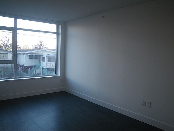 4th image of 2435 Kingsway #316