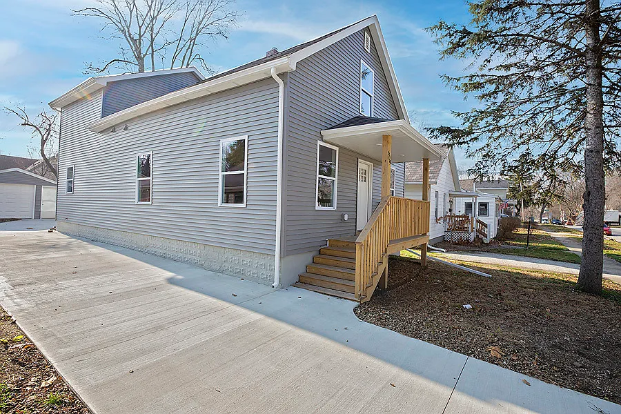 609 E Olive St photo 1