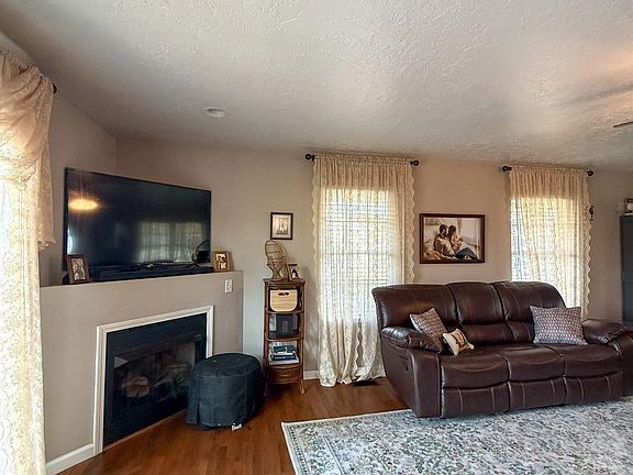 5th image of 470 Alexandria Heights Cir