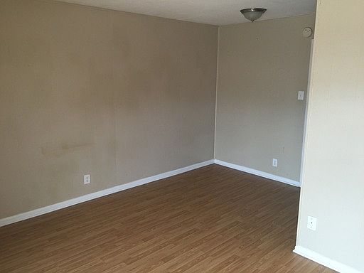 2nd image of 2107 Bowie Dr APT 3