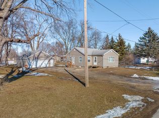 1815 Michigan Dr, Evansdale, IA 50707