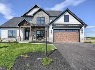 101 Dream Dr, Lebanon, PA 17046