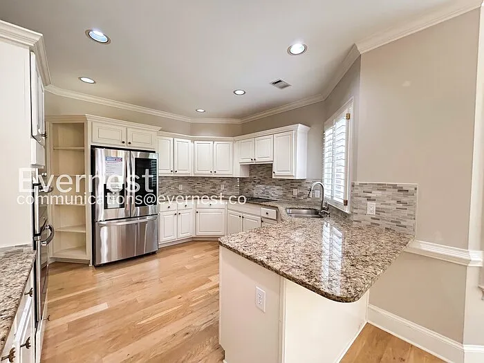 4706 Woodlawn Ct NE — Photo 6
