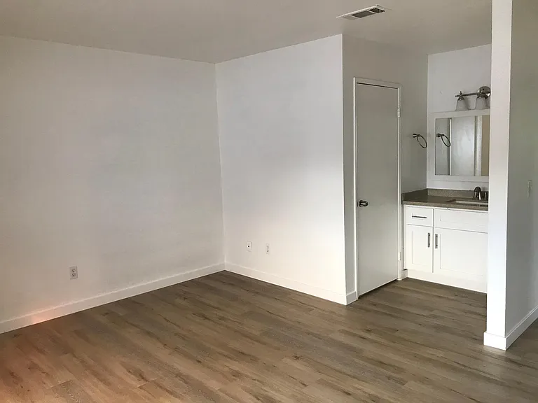 1731 Melrose Ave #42 — Photo 8