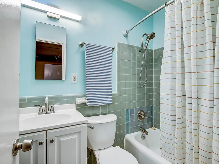 803 W 28th St #103 — Photo 12