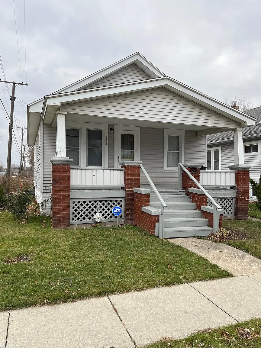 724 13th St photo 1