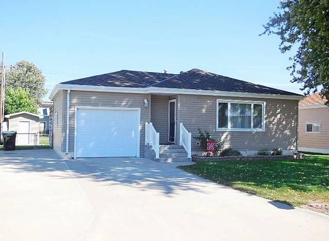 1st image of 1002 E 30th Dr