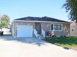 1002 E 30th Dr, Kearney, NE 68847
