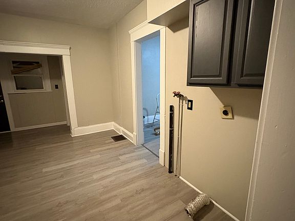 3rd image of 411 Sherman Pl