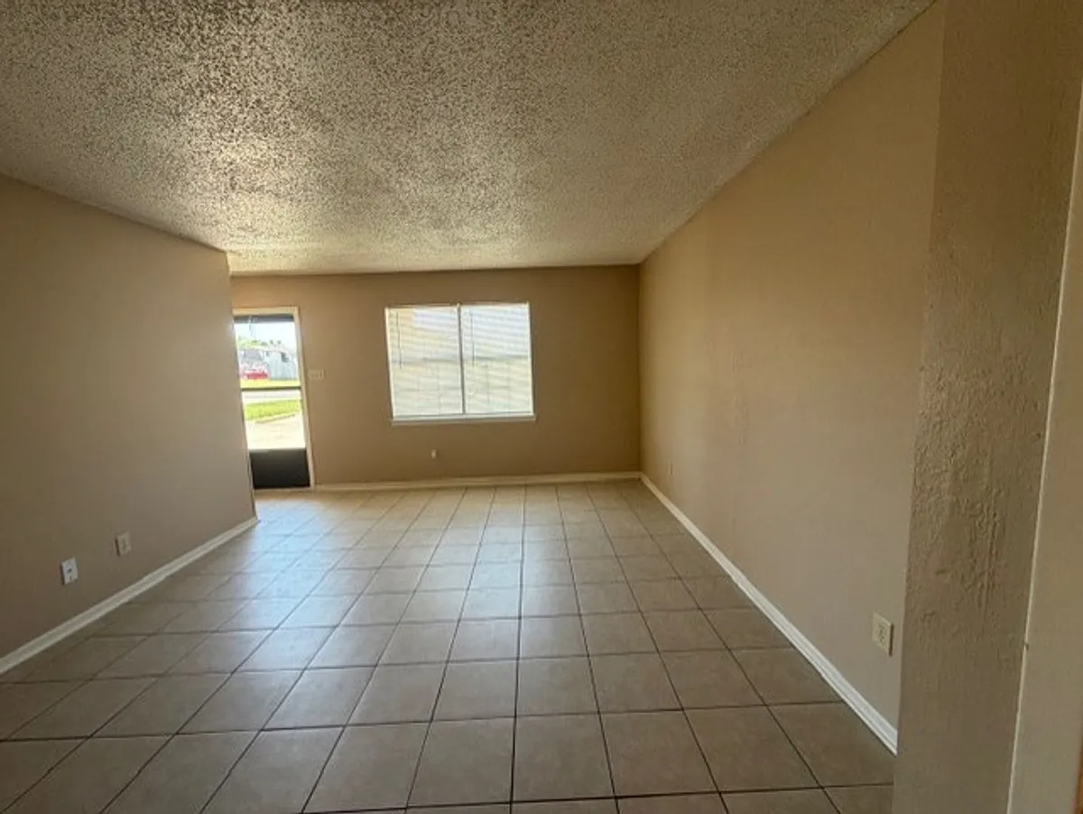 Building Photo - 3804 Charolais Dr