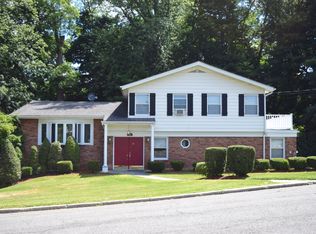 28 Balmoral Cres, White Plains, NY 10607