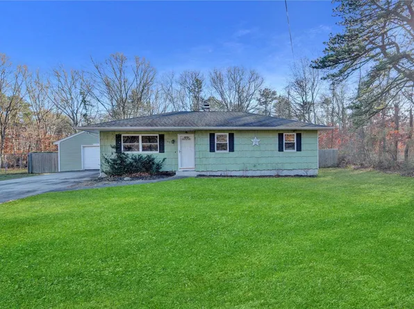 160 Patchogue Avenue, East Patchogue, NY 11772