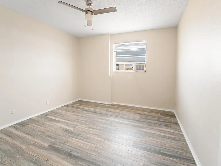 Sunset Heights - 712 Prospect St — Photo 19