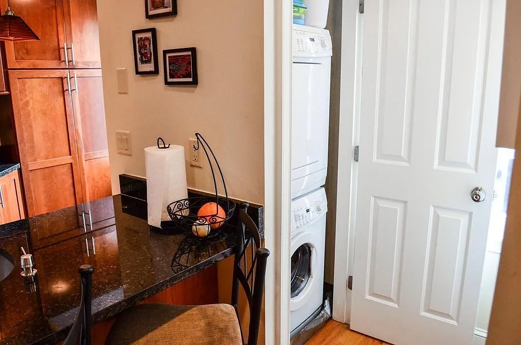 2 bed, 659 sqft, $3,300 — Photo 4