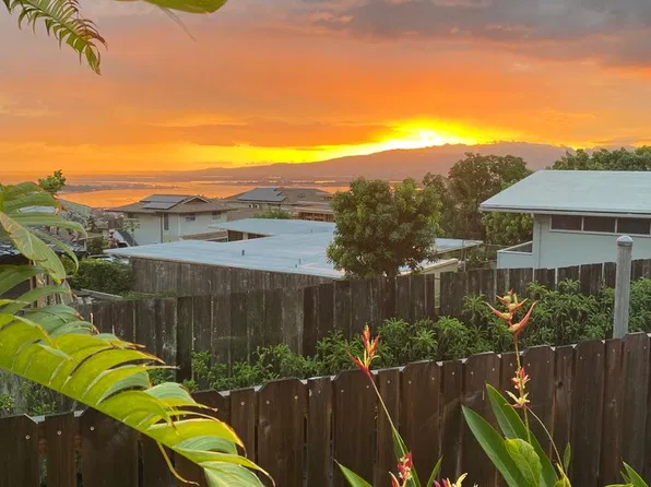 99-1006 Puumakani St, Aiea, HI 96701
