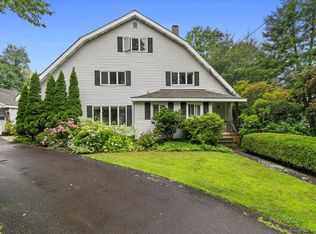 383 W Woods Rd, Hamden, CT 06518