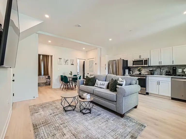 731 S Ann St #2 — Photo 5