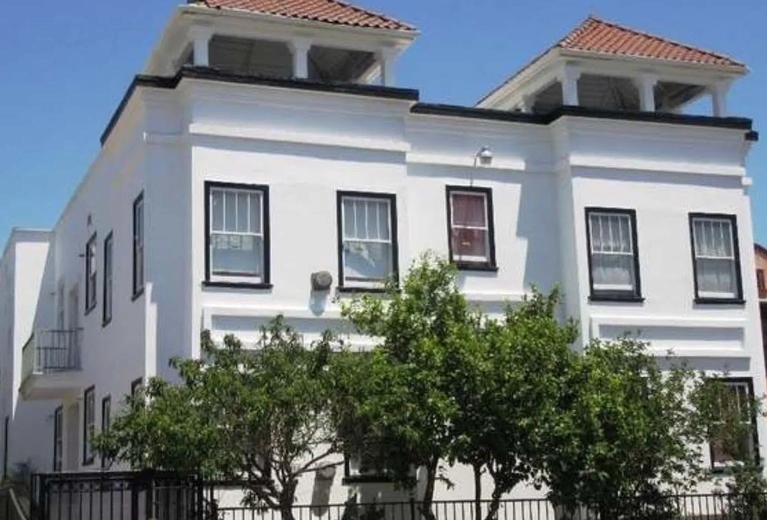Heliotrope Apts...Newly Renovated...Spacious Apartment Available...CALL NOW! — Photo 4